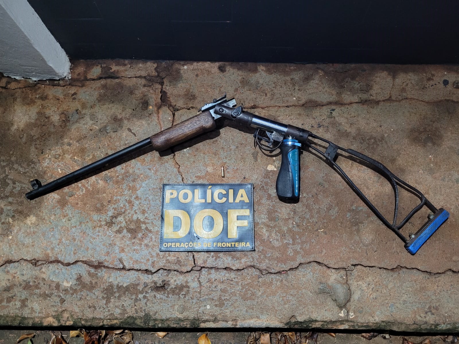 Arma de fogo apreendida / Imagem: DOF/Divulgação 